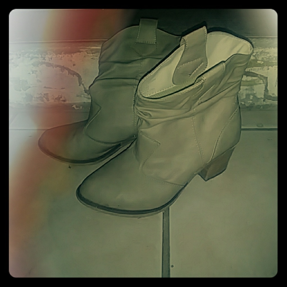 Slouch ankle boots